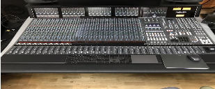 라지-포멧 아나로그 오디오 콘솔