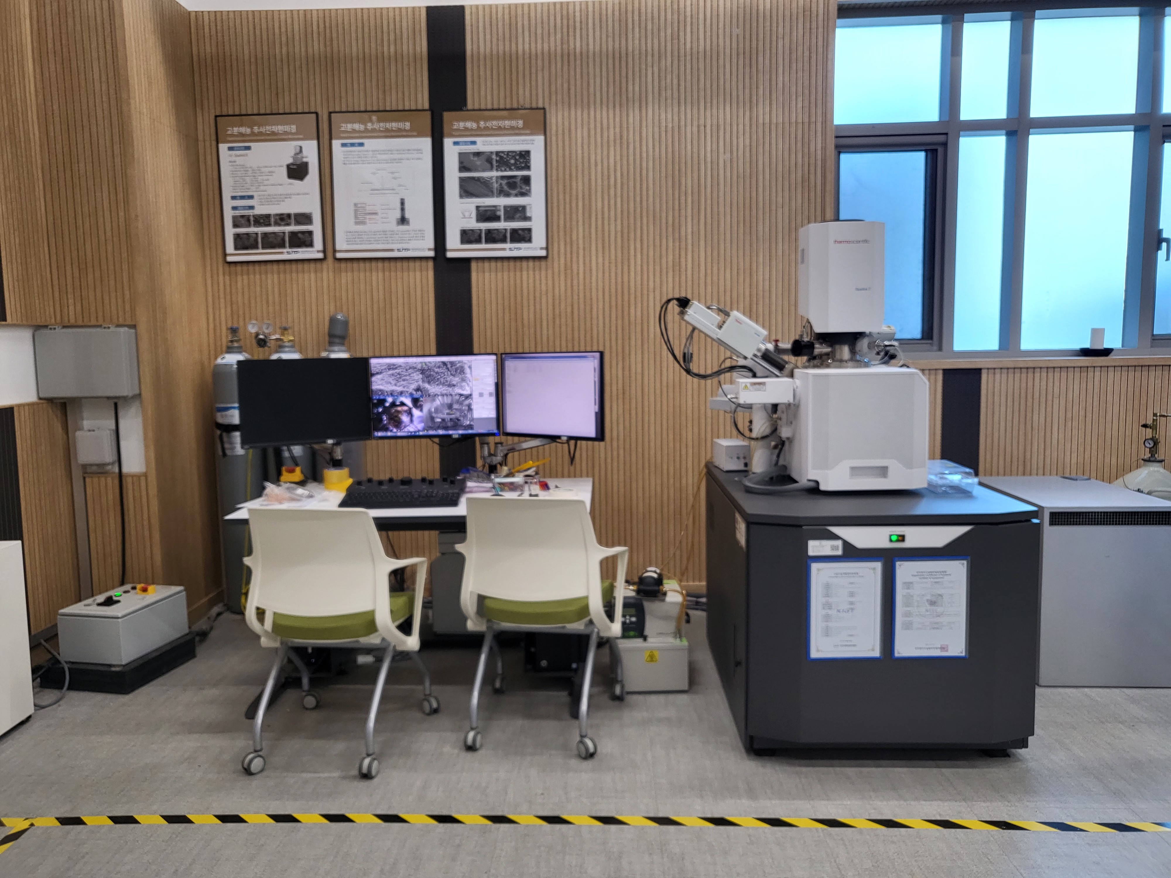 고분해능 주사전자현미경